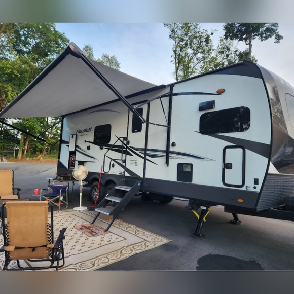 SHARING IS CARING!  Sharing Clothes, Bags, Wallets And Accessorries! - Picture 7 of 9